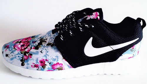Nike Roshe Run Womenss Shoes Floral Blue Black White New Italy